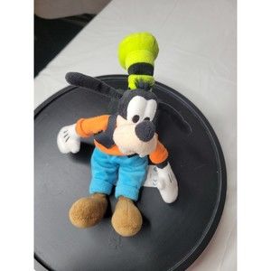 Walt Disney Store Goofy 9" Mini Bean Bag Plush